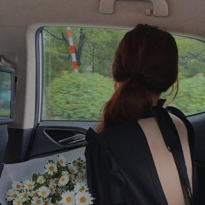 湖中女人